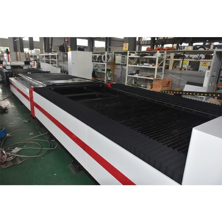 Cheap 4kw Raycus Fiber Laser Cutting Machine With Double Table