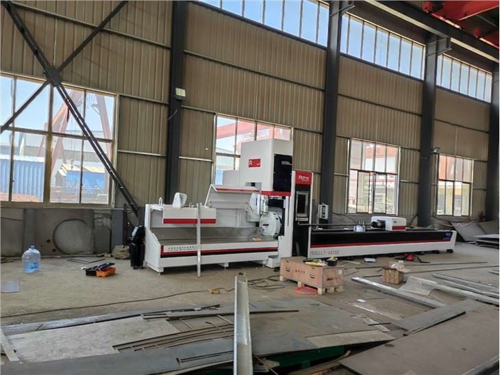 3000W LT-9017ES Tube Laser Cutting Machine
